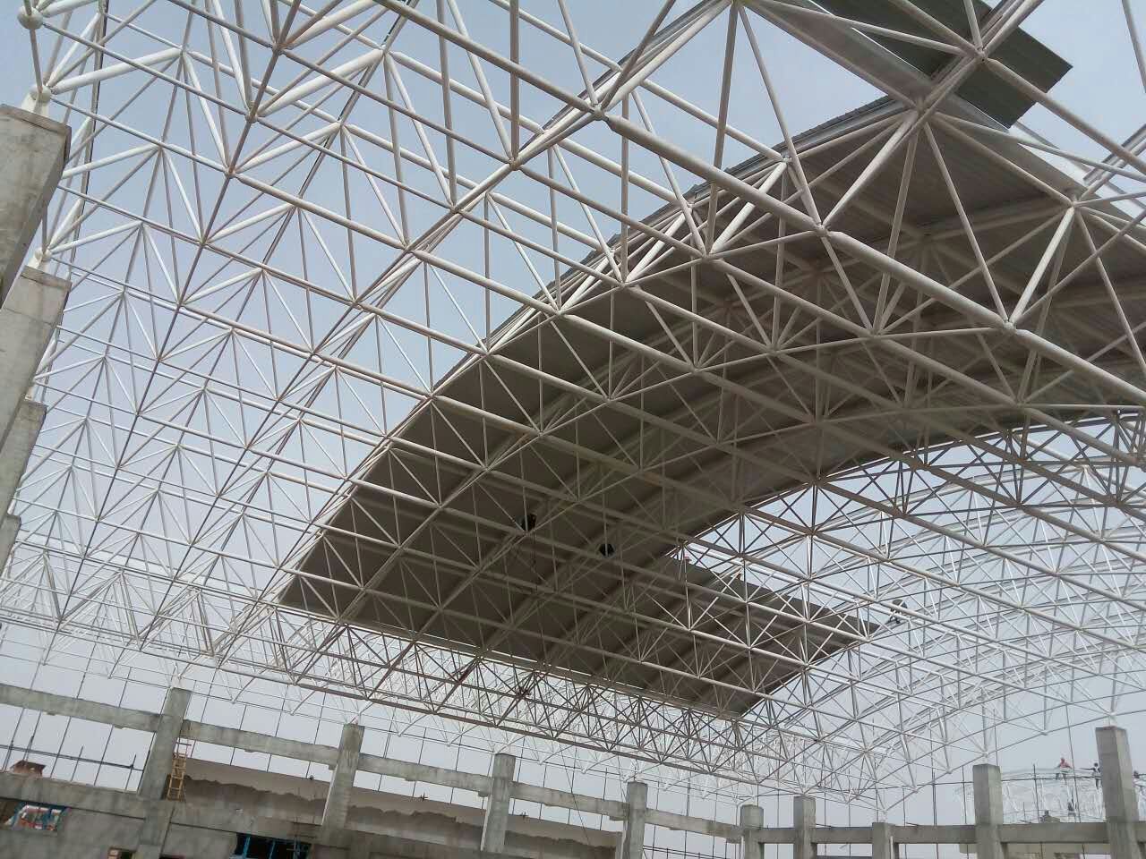 枣阳青岛一汽网架
